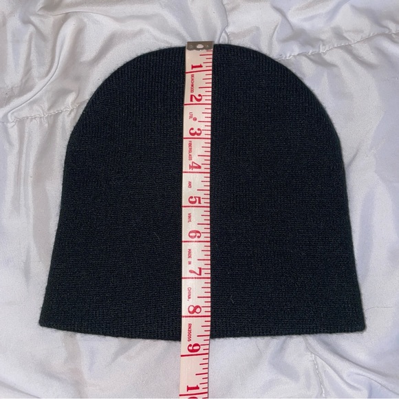 Darth Vader Beanie - Picture 4 of 7